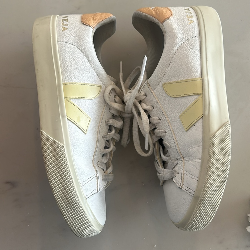 Veja Sneakers - Picture 3 of 3